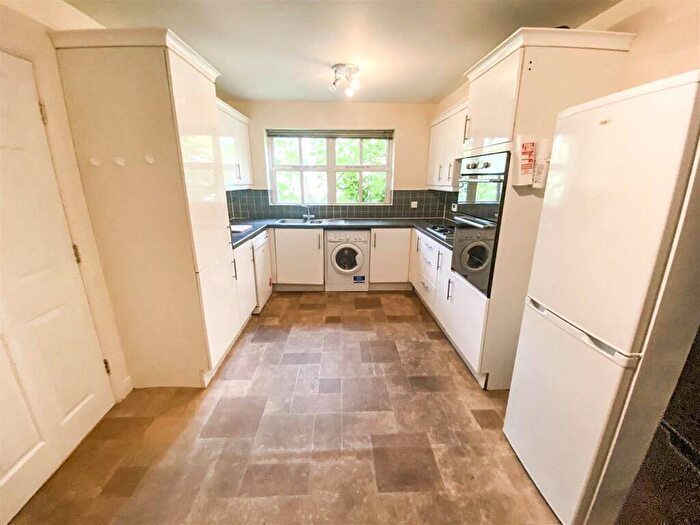 4 Bedroom End Of Terrace House To Rent In Schuster Road, Victoria Park, M14