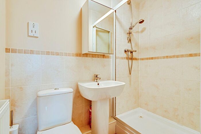 2 Bedroom Flat For Sale In Dyson Road, Swindon, Wiltshire, SN25