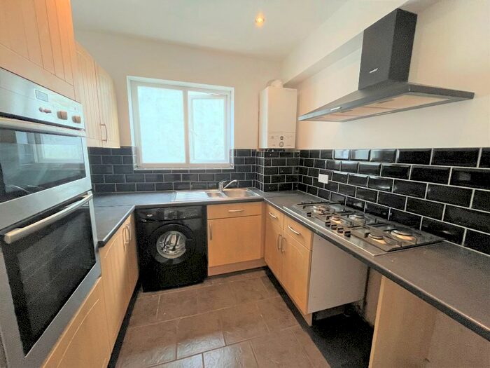 1 Bedroom Flat To Rent In North Avenue, Southend-On-Sea, Essex, SS2