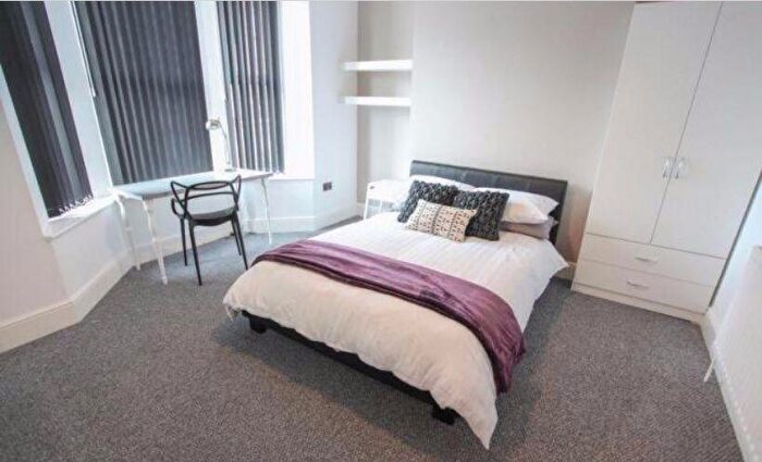 6 Bedroom Terraced House To Rent In Sheil Rd, Kensington, L6