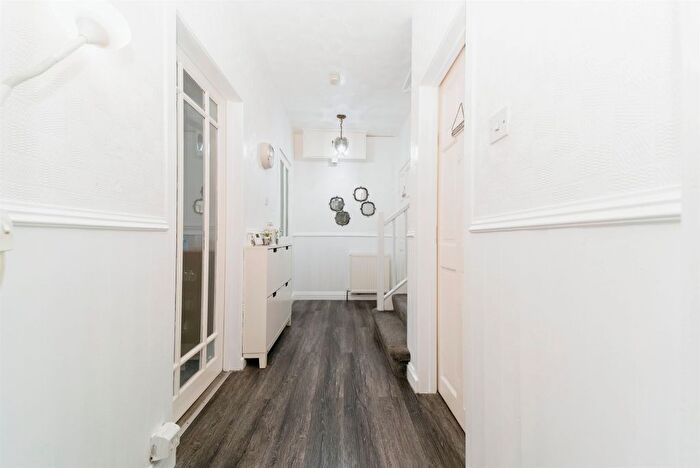3 Bedroom Terraced House For Sale In Boydstone Place, Thornliebank, Glasgow, G46