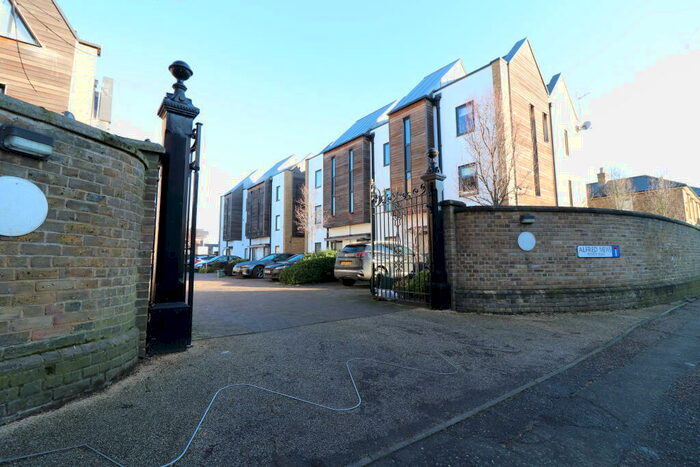 4 Bedroom Town House To Rent In Alfred Mews, Off Hall Street, Old Moulsham, Chelmsford, CM2