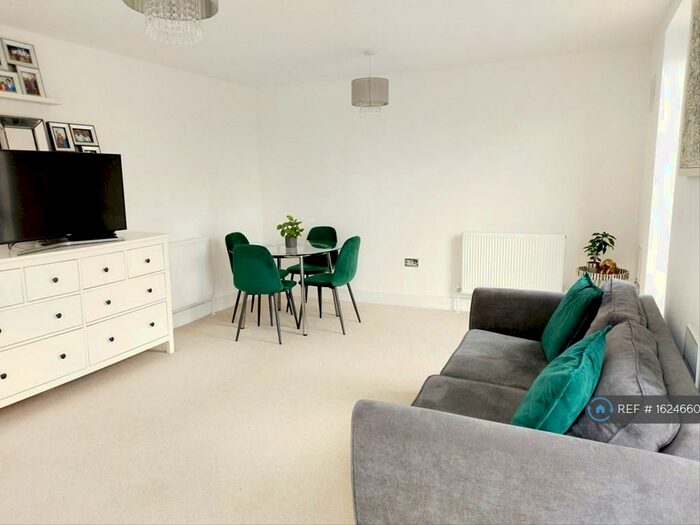 2 Bedroom Flat To Rent In Trevor Roper Close, Ilford, IG1