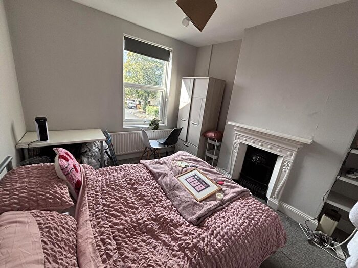 6 Bedroom Semi Detached House To Rent In Estcourt Terrace, Leeds, LS6