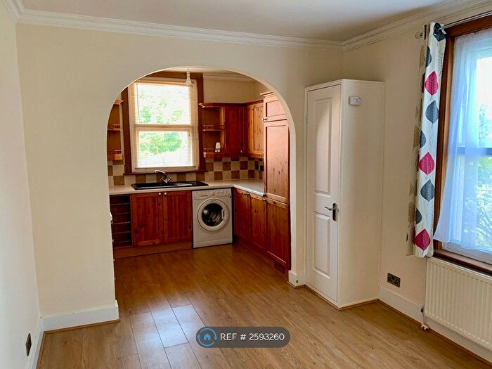 2 Bedroom Flat To Rent In Gladstone Rd, Watford, WD17