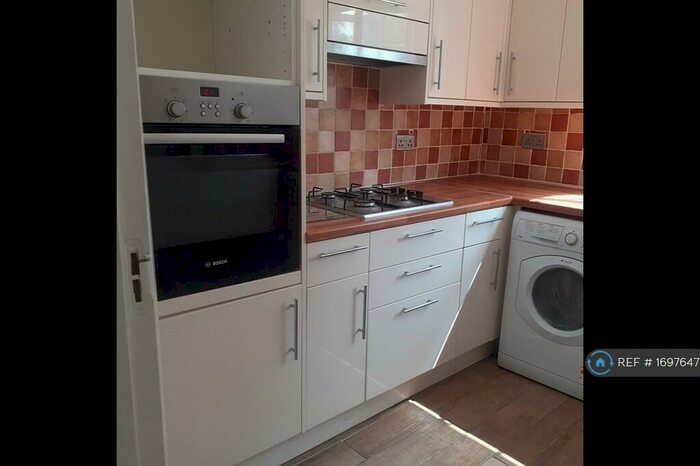 4 Bedroom Semi-Detached House To Rent In The Causeway, London, N2