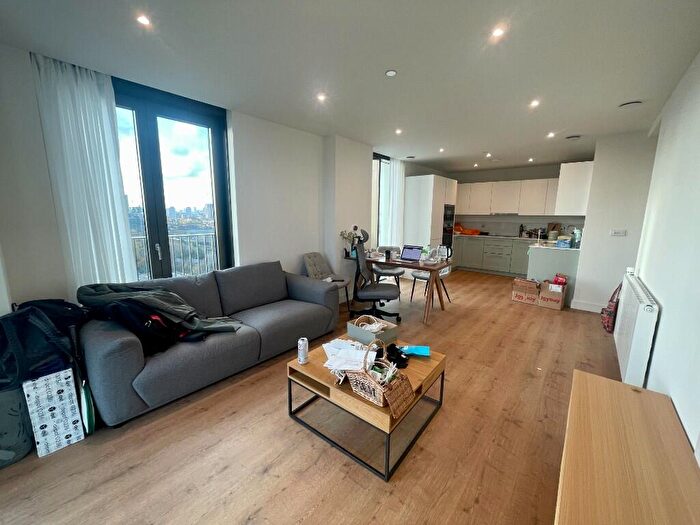 2 Bedroom Flat To Rent In MenaraPoint, Affinity View, London, [Ref: KhpLlt], E16