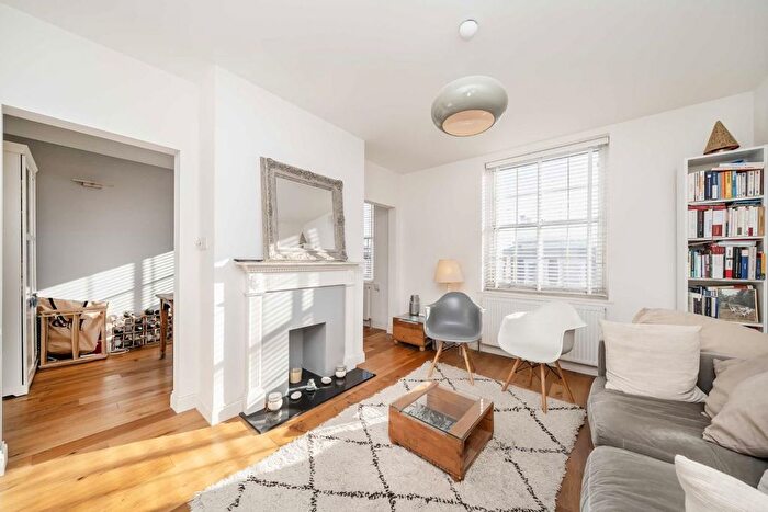 2 Bedroom Flat For Sale In Broxholme House, Fulham, SW6