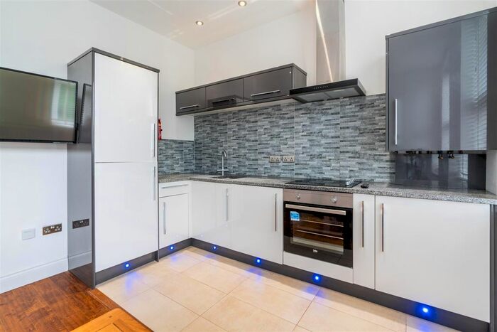 2 Bedroom Flat To Rent In Lansdowne Terrace East, Gosforth, Newcastle Upon Tyne, NE3