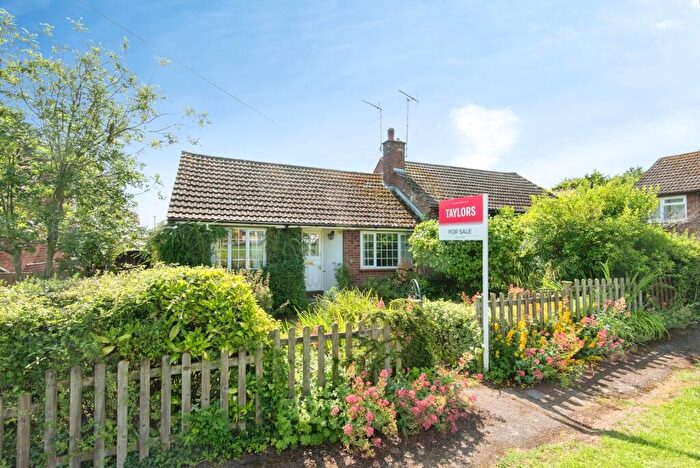2 Bedroom Bungalow For Sale In Oldfield Rise, Whitwell, Hitchin, Hertfordshire, SG4