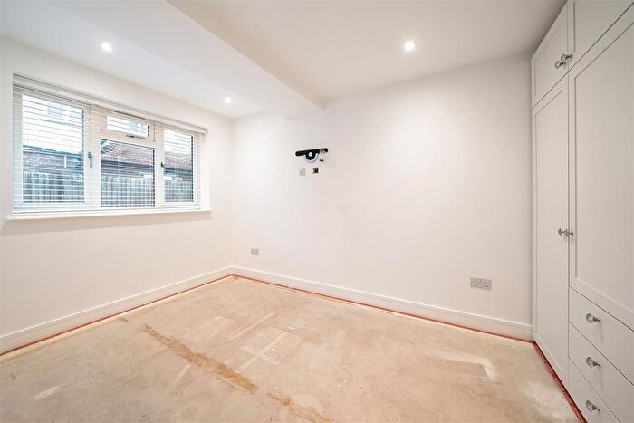 1 Bedroom Maisonette To Rent In Woodham Lane, New Haw, Addlestone, KT15