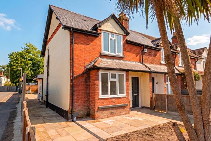 3 Bedroom End Of Terrace House To Rent In Woking, Surrey, GU21