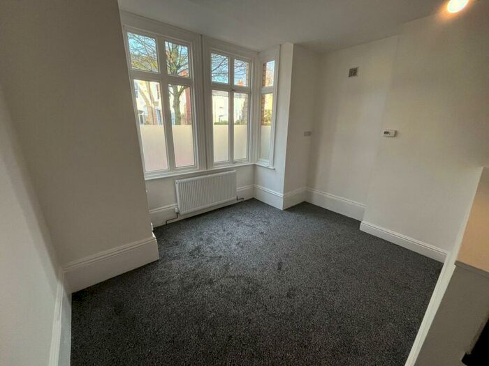 1 Bedroom Flat To Rent In Marlborough Avenue, Princes Avenue, Hull, Uk, HU5
