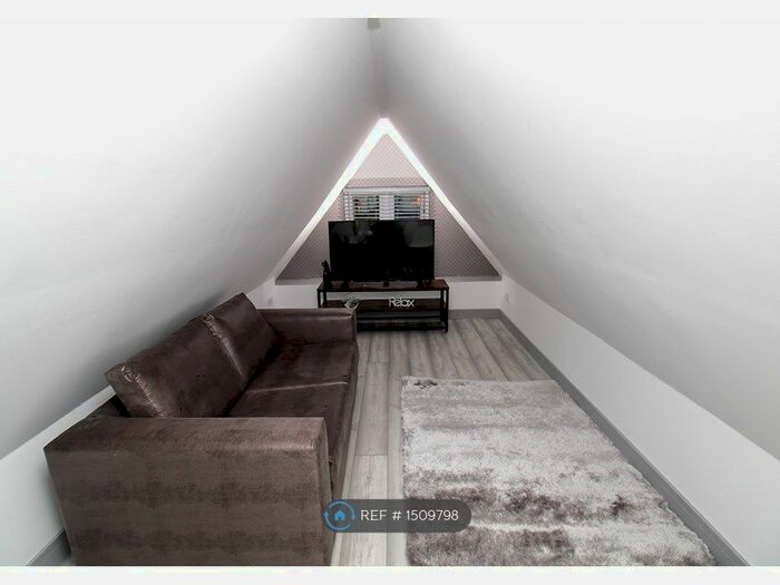 2 Bedroom Flat To Rent In Station Road, Marston Green, Birmingham, B37