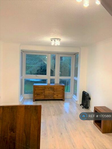 2 Bedroom Flat To Rent In Heath Court, London, E11