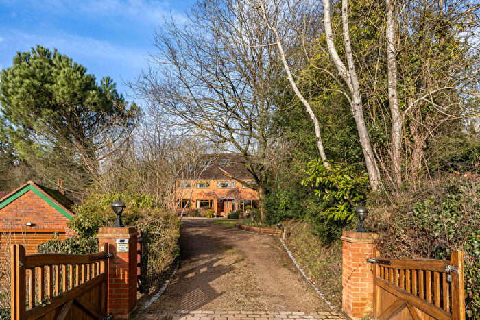 5 Bedroom Detached House For Sale In Knowl Hill Common, Reading, RG10