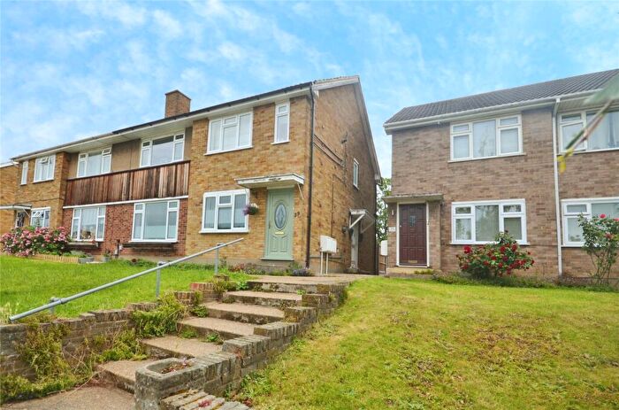 2 Bedroom Maisonette To Rent In Boundary Road, Upminster, Essex, RM14