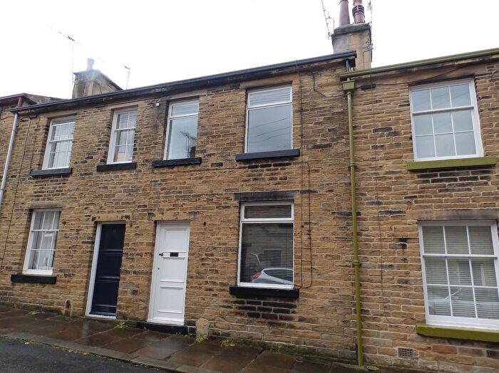 2 Bedroom Detached House To Rent In Whitlam Street, Shipley, West Yorkshire, BD18