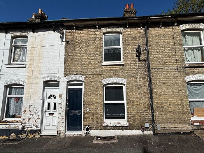 3 Bedroom Terraced House To Rent In Melbourne Road, Chatham, ME4
