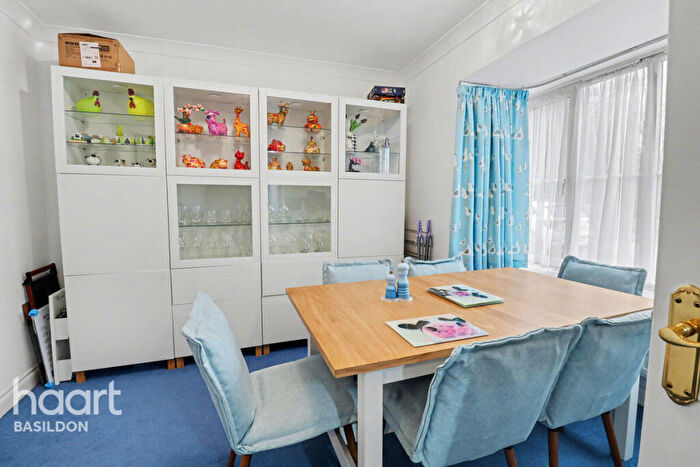 4 Bedroom Detached House For Sale In Nevendon Road, Wickford, SS12