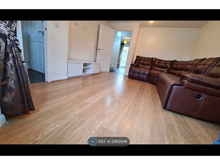 3 Bedroom Semi-Detached House To Rent In Shaw Savill Way, Milton Keynes, MK10