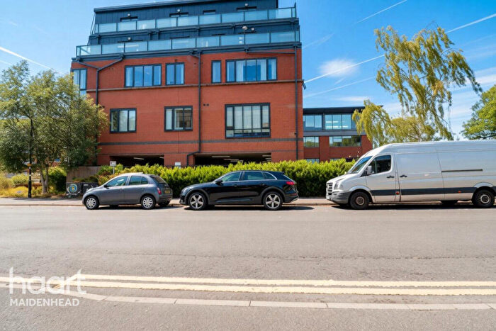 1 Bedroom Flat For Sale In Bath Road, Slough, SL1