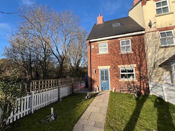 4 Bedroom Town House For Sale In Merrybent Drive, Merrybent, Darlington, DL2