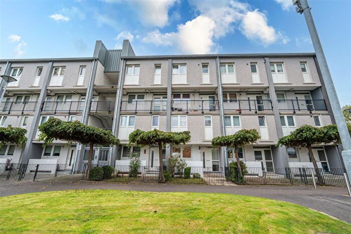 2 Bedroom Maisonette For Sale In Commercial Court, Glasgow, G5