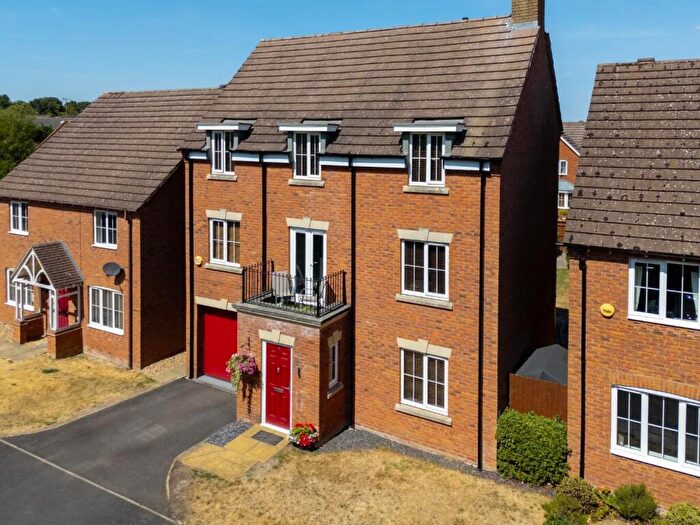 4 Bedroom Detached House For Sale In Erica Drive, Whitnash, CV31