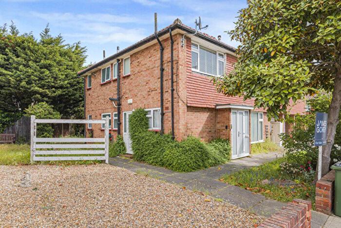 2 Bedroom Maisonette For Sale In Bexley Road, London, SE9