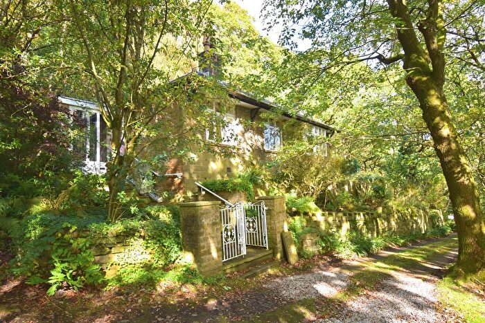 3 Bedroom Detached Bungalow For Sale In Kinder Road, Hayfield, High Peak, SK22