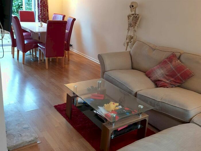 5 Bedroom Semi-Detached House To Rent In Queens Avenue, Canterbury CT2