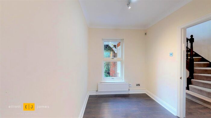 4 Bedroom Detached House For Sale In Alderton Hill, Loughton, IG10