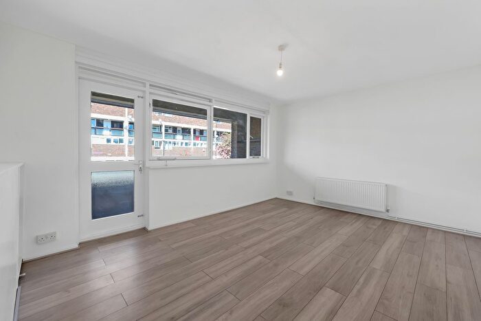 2 Bedroom Flat To Rent In Avis Square, London, E1