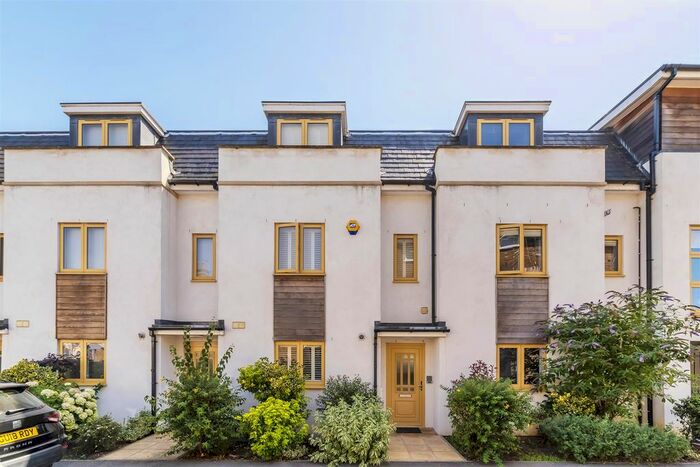 3 Bedroom Terraced House To Rent In Northfield Road, Ealing, W13