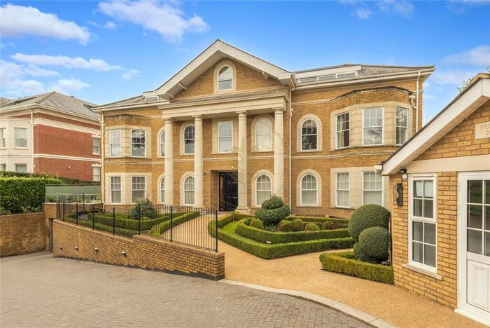 3 Bedroom Apartment To Rent In Cockfosters Road, Cockfosters, Barnet, EN4