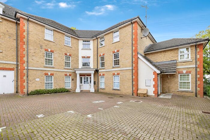 2 Bedroom Flat For Sale In Fuller Close, Bushey, WD23