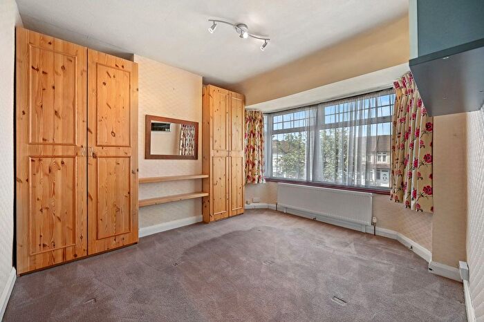 3 Bedroom Terraced House For Sale In Henley Avenue, Cheam, SM3