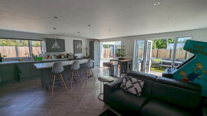 3 Bedroom Bungalow To Rent In Cheapside, Formby, L37