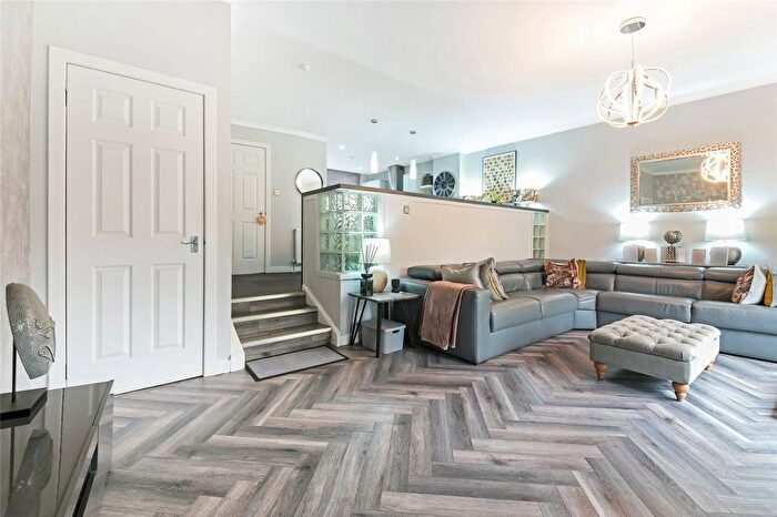 3 Bedroom Terraced House For Sale In Waterside Place, Glasgow, Glasgow City, G5