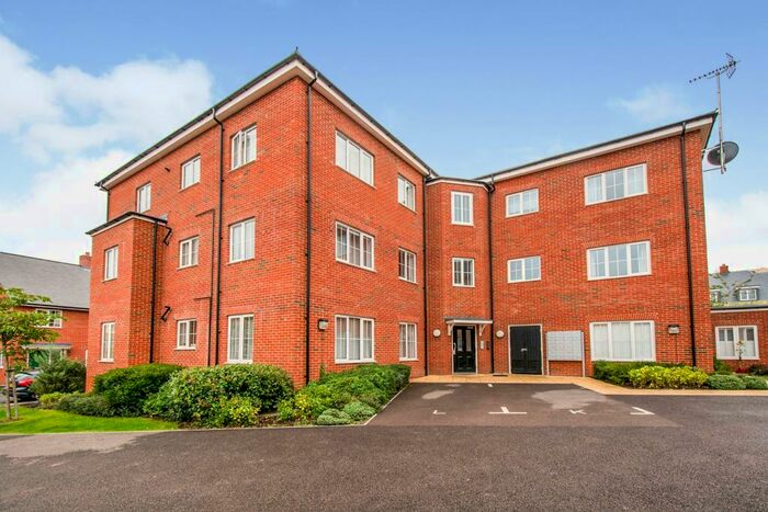 2 Bedroom Apartment To Rent In Tenor Close, Buckingham, MK18