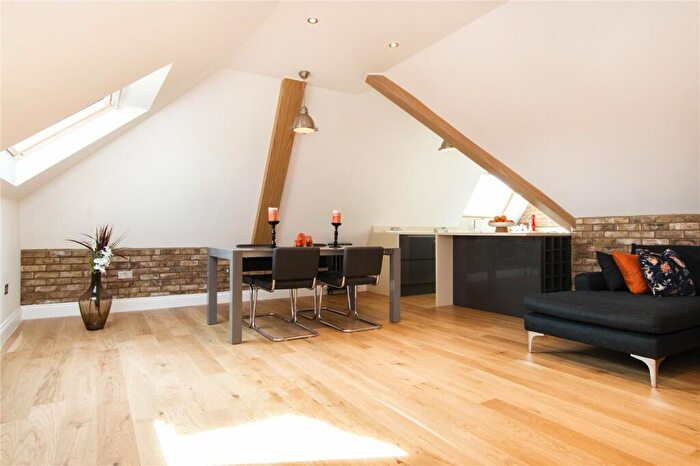 2 Bedroom Apartment To Rent In Rowhill Mansions, Rowhill Road, Hackney, E5