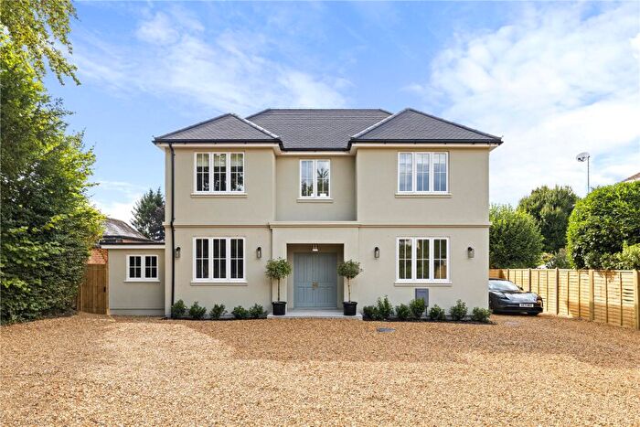 4 Bedroom Detached House For Sale In Chalk Lane, East Horsley, KT24