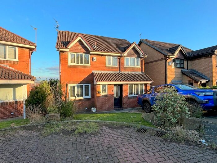 3 Bedroom Detached House To Rent In Bidston Close, Bury, BL8
