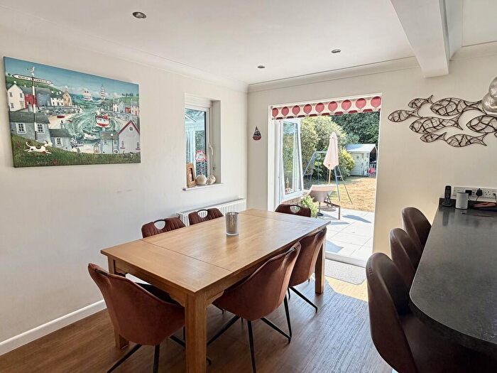 3 Bedroom Detached House For Sale In Roman Road, Broadstone, BH18 - Photo 8