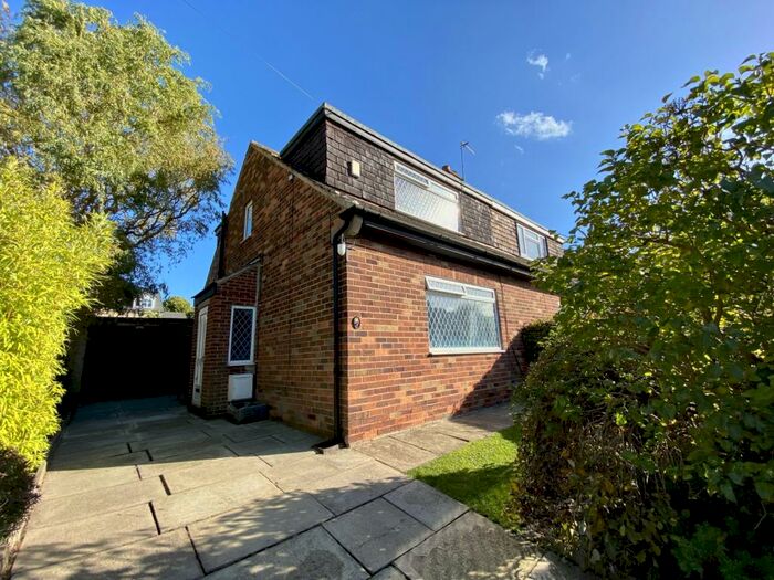 3 Bedroom Semi Detached House For Sale In Pendragon Lane, Bradford, BD2