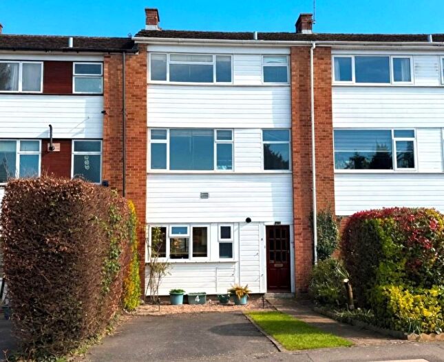3 Bedroom Flat For Sale In (A) Kingsway, Blackwater, Camberley, GU17