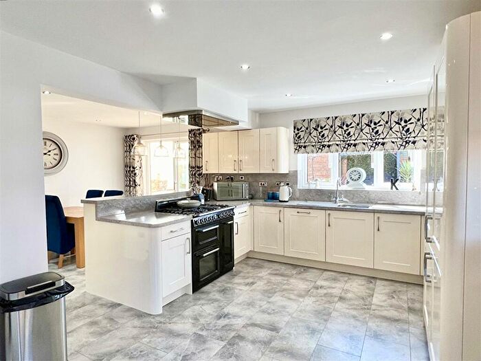 5 Bedroom Detached House For Sale In Hodgetts Drive, Hayley Green, Halesowen, B63