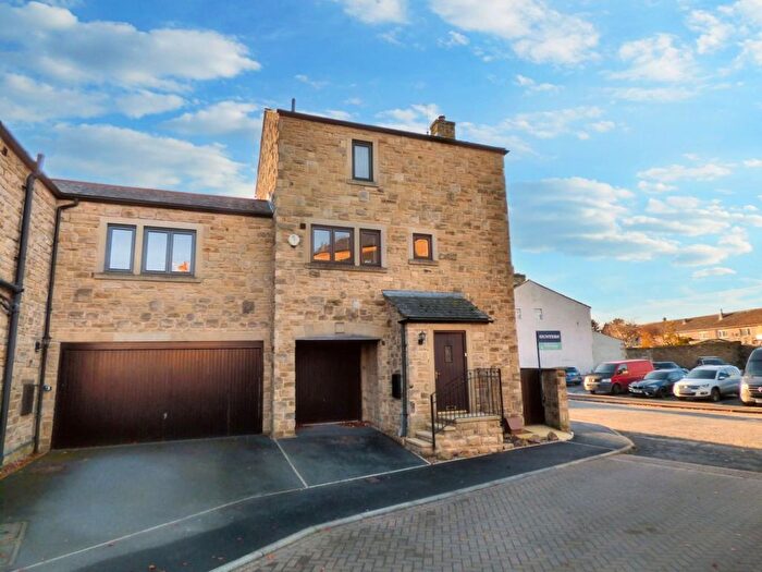 3 Bedroom End Of Terrace House For Sale In St. Roberts Close, Gargrave, Skipton, BD23