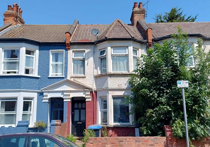 2 Bedroom Flat For Sale In A Ambleside Road, Brent, London, NW10